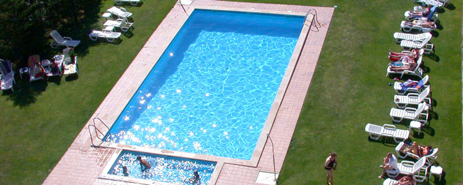 QU&Eacute; HACER - Piscina exterior &middot; Sport Hotels Andorra