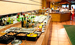 Hotel con buffet para desayunos y cenas